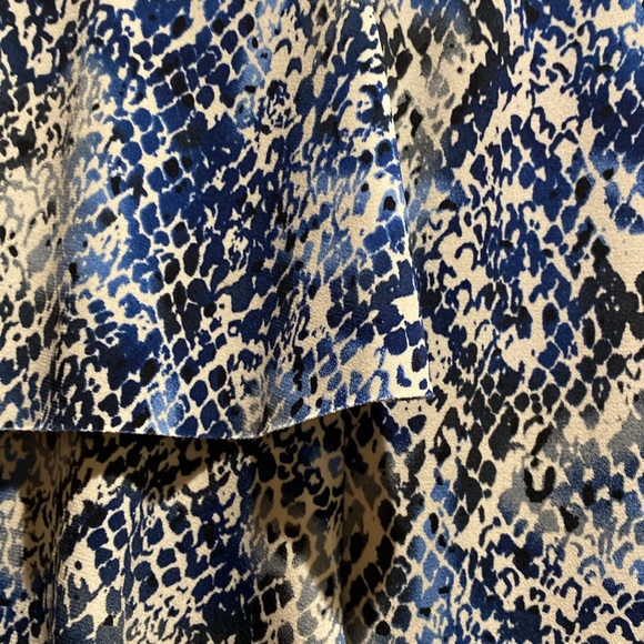 VanHeusen blouse. Ladies Lg. Like new!! - Picture 2 of 7